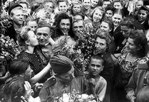 И помнит мир спасенный