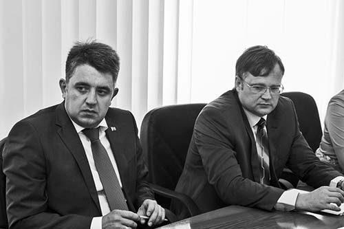 Подходить со всей серьезностью