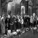 прихожане ждут освещения