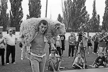 Здесь каждый спорту и победе друг!