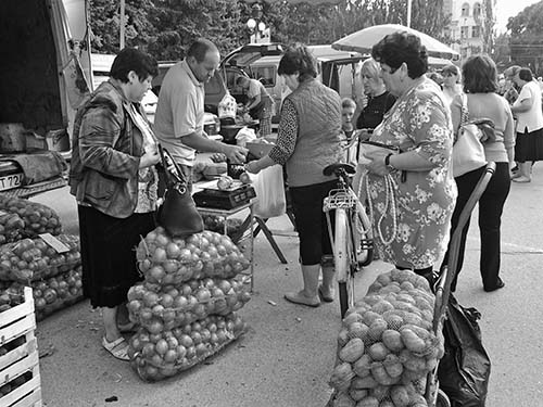 Подходи, честной народ, тебя ярмарка зовёт!