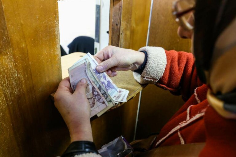 Пенсии и другие социальные выплаты идут по графику