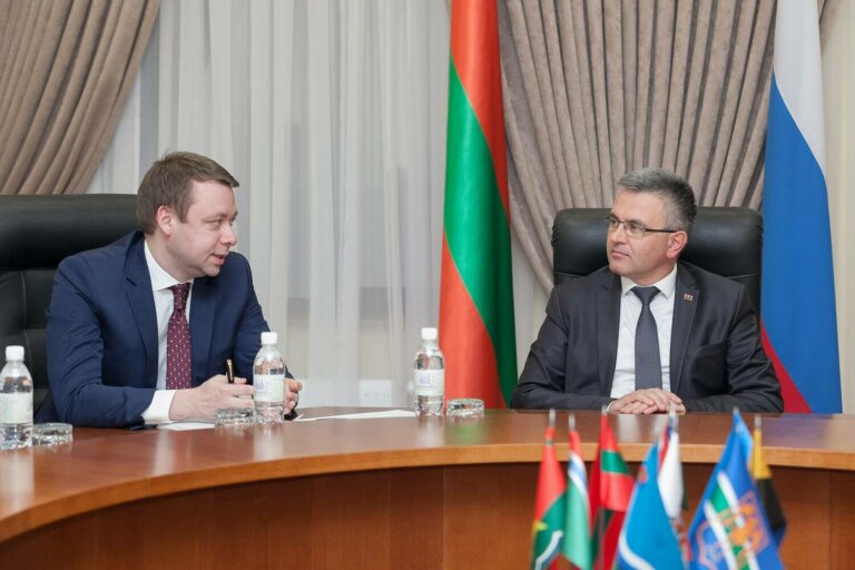 О бюджетниках, налоговой политике и цветах
