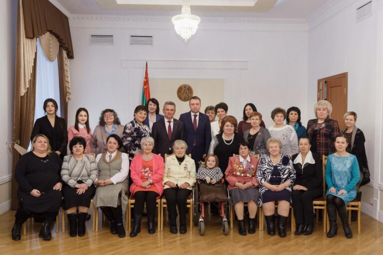 Весна и женщина похожи