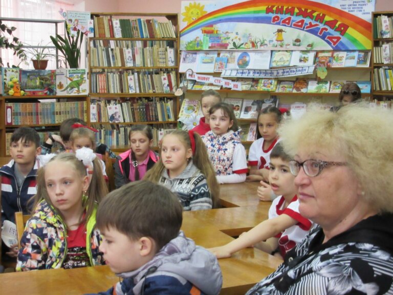Дайте книжку почитать!