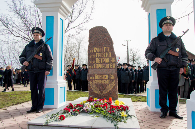 Помнить и чтить героев