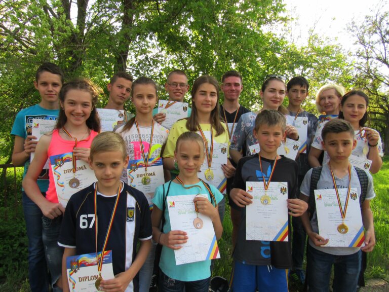 В руке сжимая компас