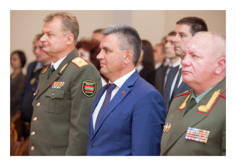 Следуя лучшим традициям