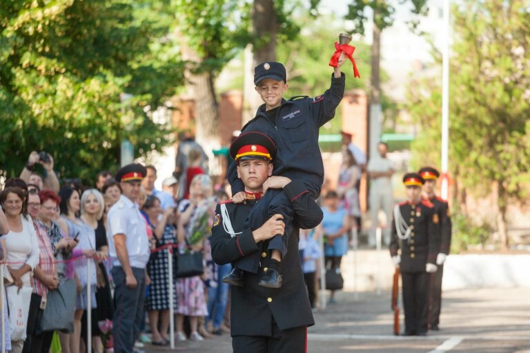 Школьная пора закончилась вчера