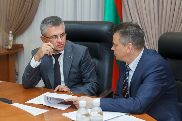 Задолженностей по выплате заработной платы и пенсий нет