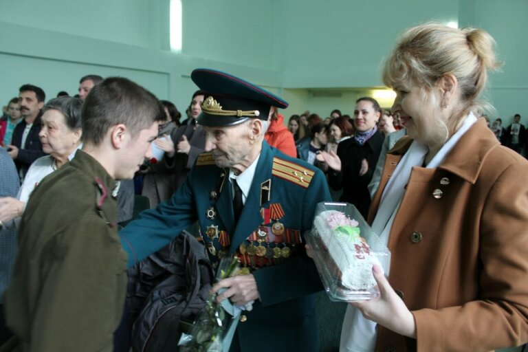 «Поклонимся великим тем годам»