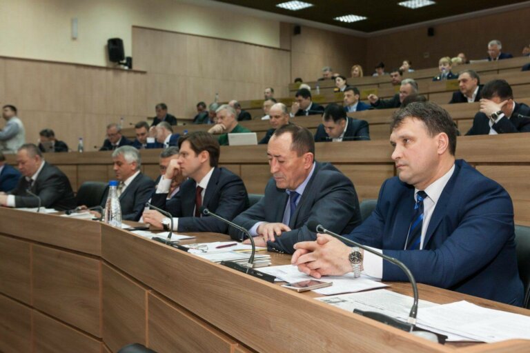 Сложная палитра законотворчества
