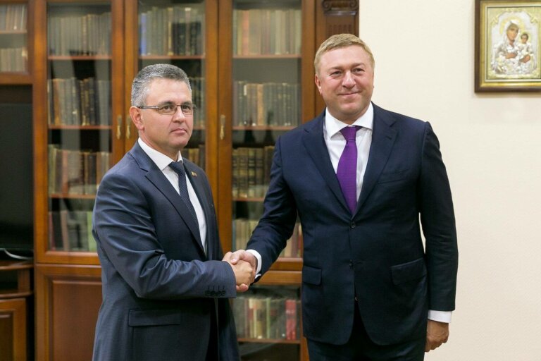 О проблемах с гражданством, материнским капиталом и многом другом