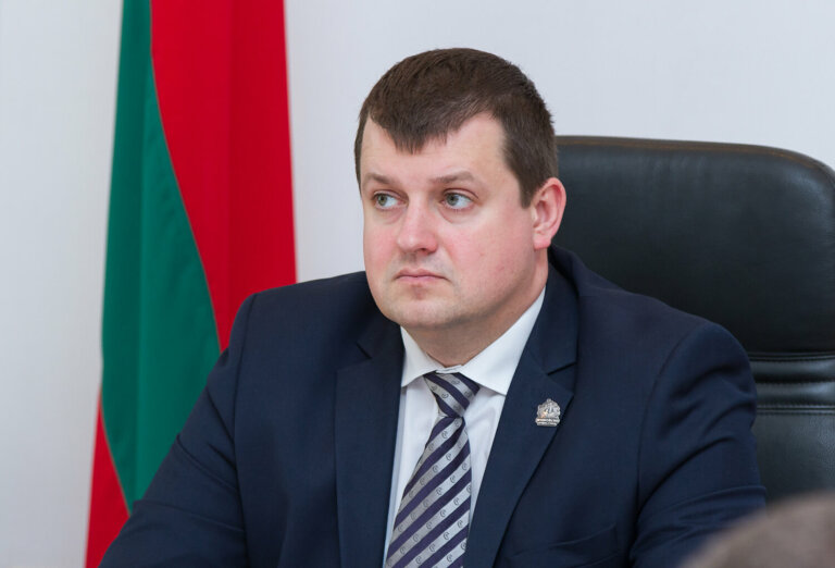 В борьбе с дефицитом кадров и бюрократическими рогатками