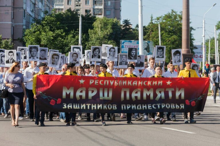 Прошла сквозь сердце линия огня…