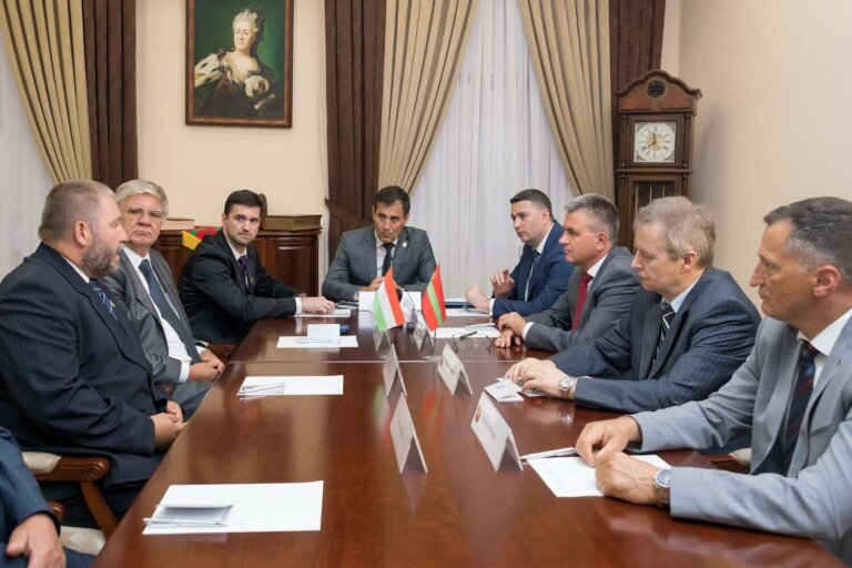 Дружба между городами, странами, народами