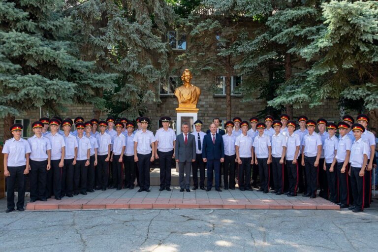 В начале взрослой жизни