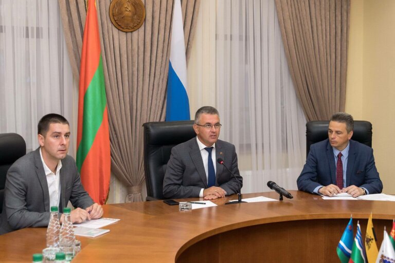 Поднять оплату труда строителям