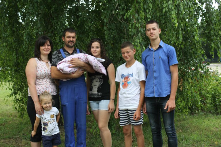 Утопая в сирени, плача розами…