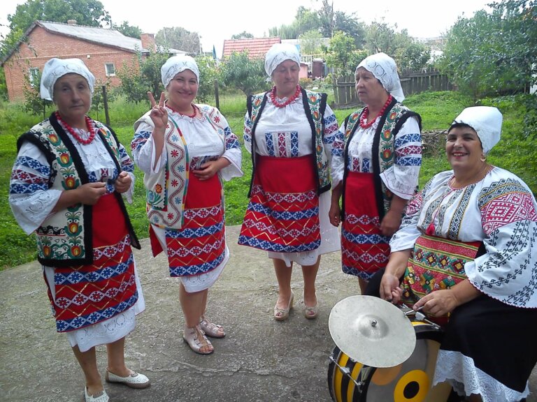 Играй, гармонь!