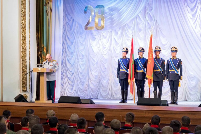 Служить народу