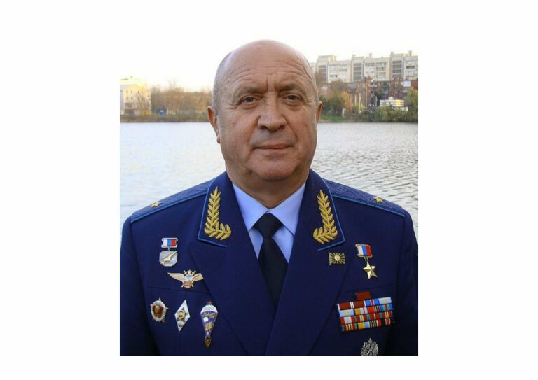 Герои живут с нами