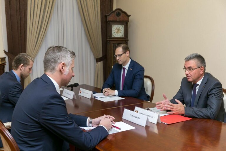 С ознакомительным визитом