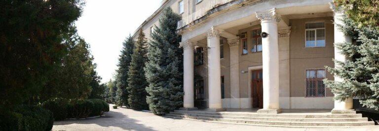 За парты сели врачи