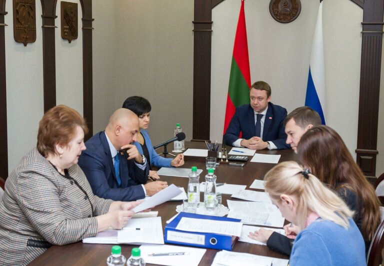 Медикам компенсируют потери в зарплате