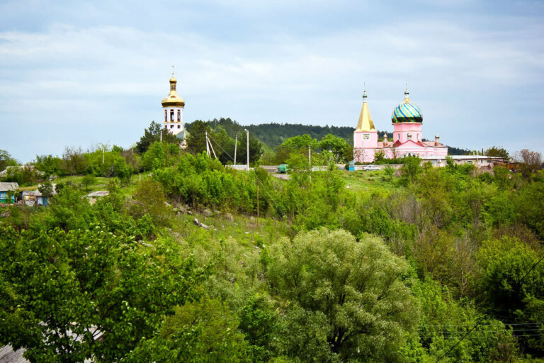 Голуби на кресте
