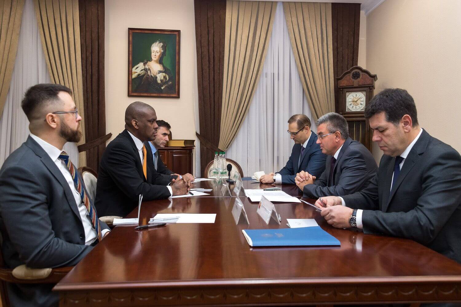 дерек пресс-служба президента