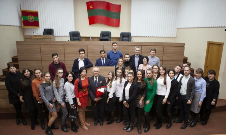 Молодежный парламент: вместе со старшим поколением