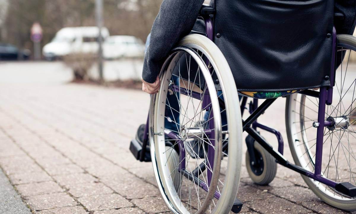 wheelchair-istock-2000x1200_za4xb141uj