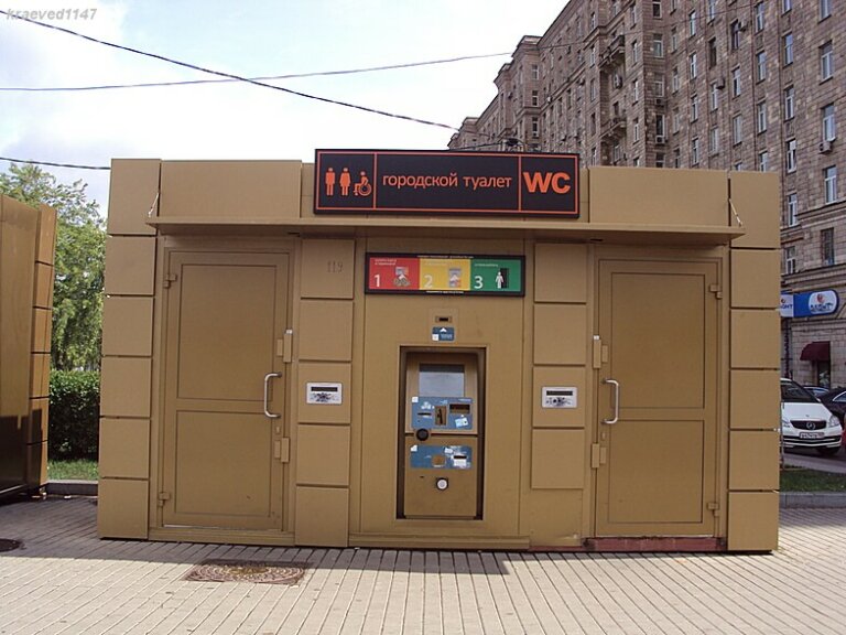 И сердечко вместо окошка…