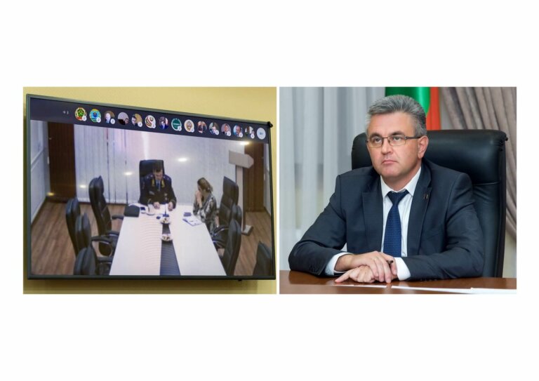 Рассматривать различные варианты развития событий