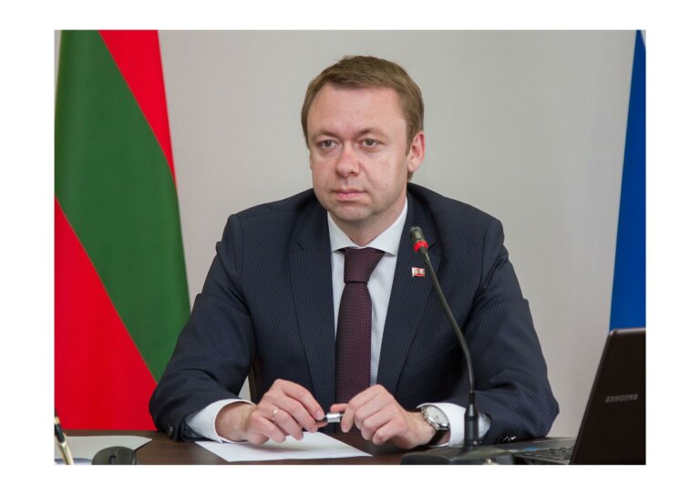 Зарплаты и пенсии выплачивают в полном объеме