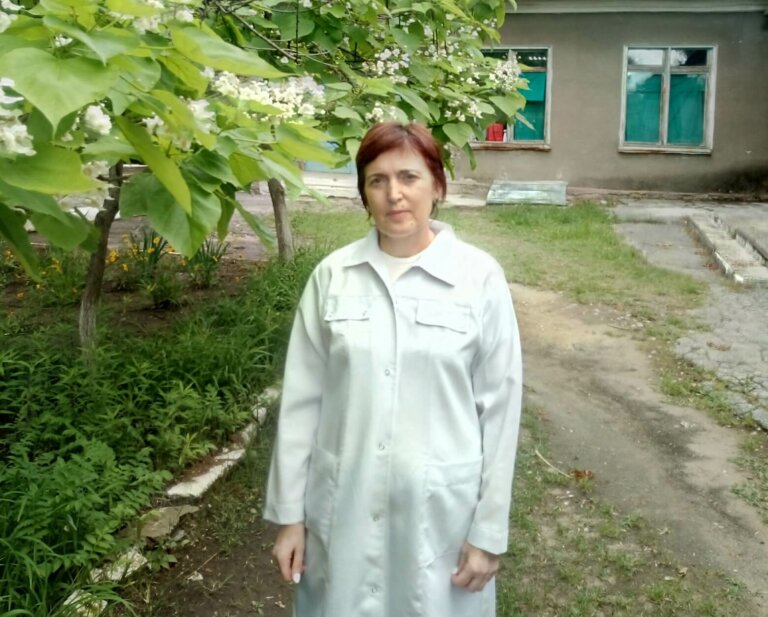 Ксюша очень ждет маму домой