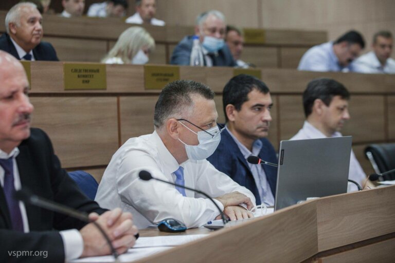 Верховный Совет: внутренние и внешние заботы