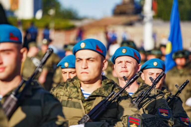 От рабочих отрядов до регулярной армии