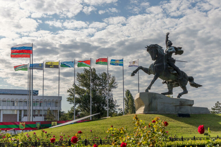 Под Покровом Пресвятой Богородицы