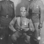 Добров Петр Павлович (в центре). Фото из фондов Слободзейского исторического музея