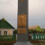 800px-Pomnik_Boguna-Dobrowolskiego