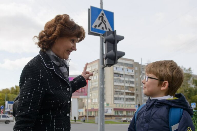 Легко ли научить ребенка правильно вести себя на дороге?