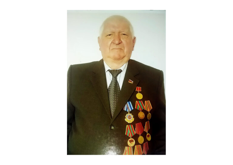О человеке с завидным постоянством