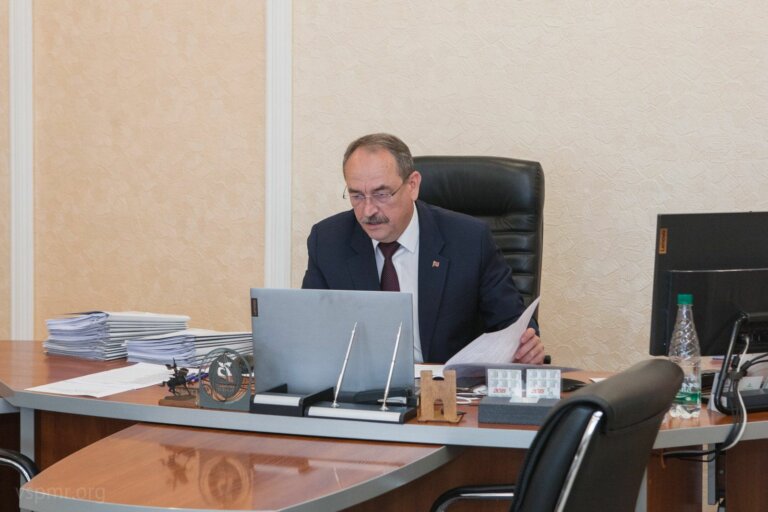 Бюджетникам повышают зарплаты