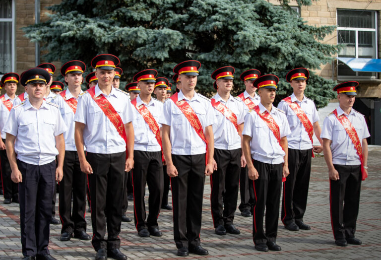 Выпускники в погонах