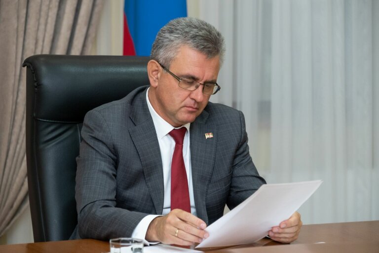 Перемен требуют шахта и дороги