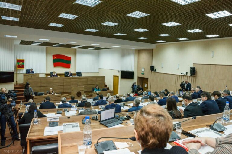 Пенсии  и зарплаты в срок  и в полном объеме