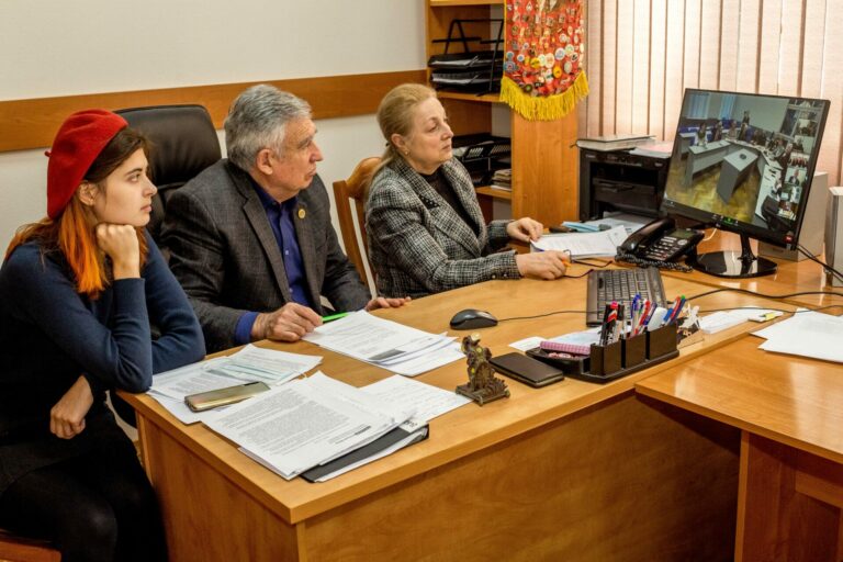 Через годы, через расстояния