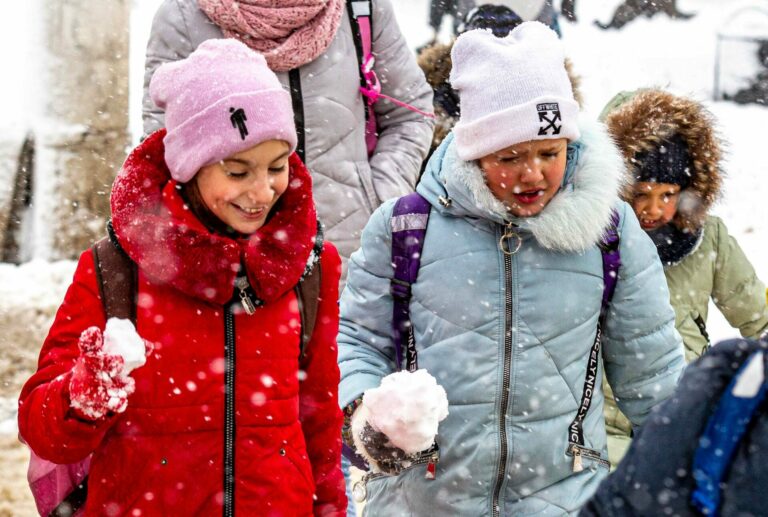 Ревакцинация, лагерь посла России, аномально теплый январь